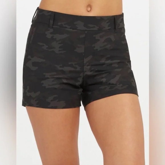 NWT SPANX Sunshine Shorts 4" InsPull On 4-Way Stretch Pockets L in Black Camo